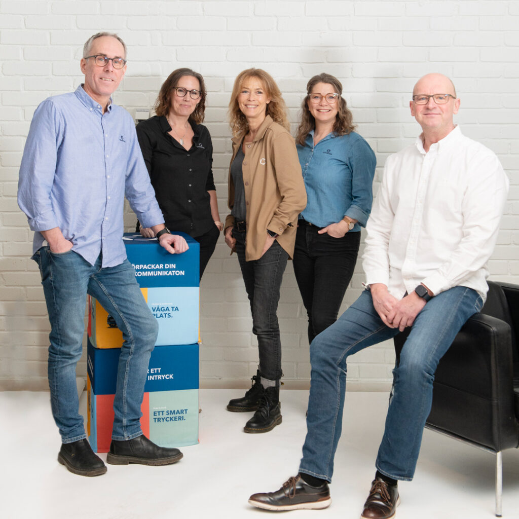 Säljteam och projektledare, experter på trycksaker, skyltar och profilprodutker