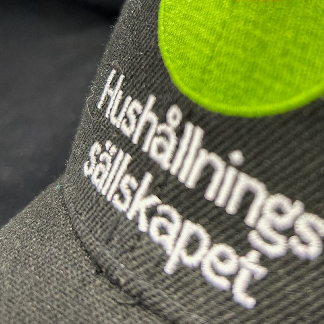 brodyr, broderad logotyp på kesp