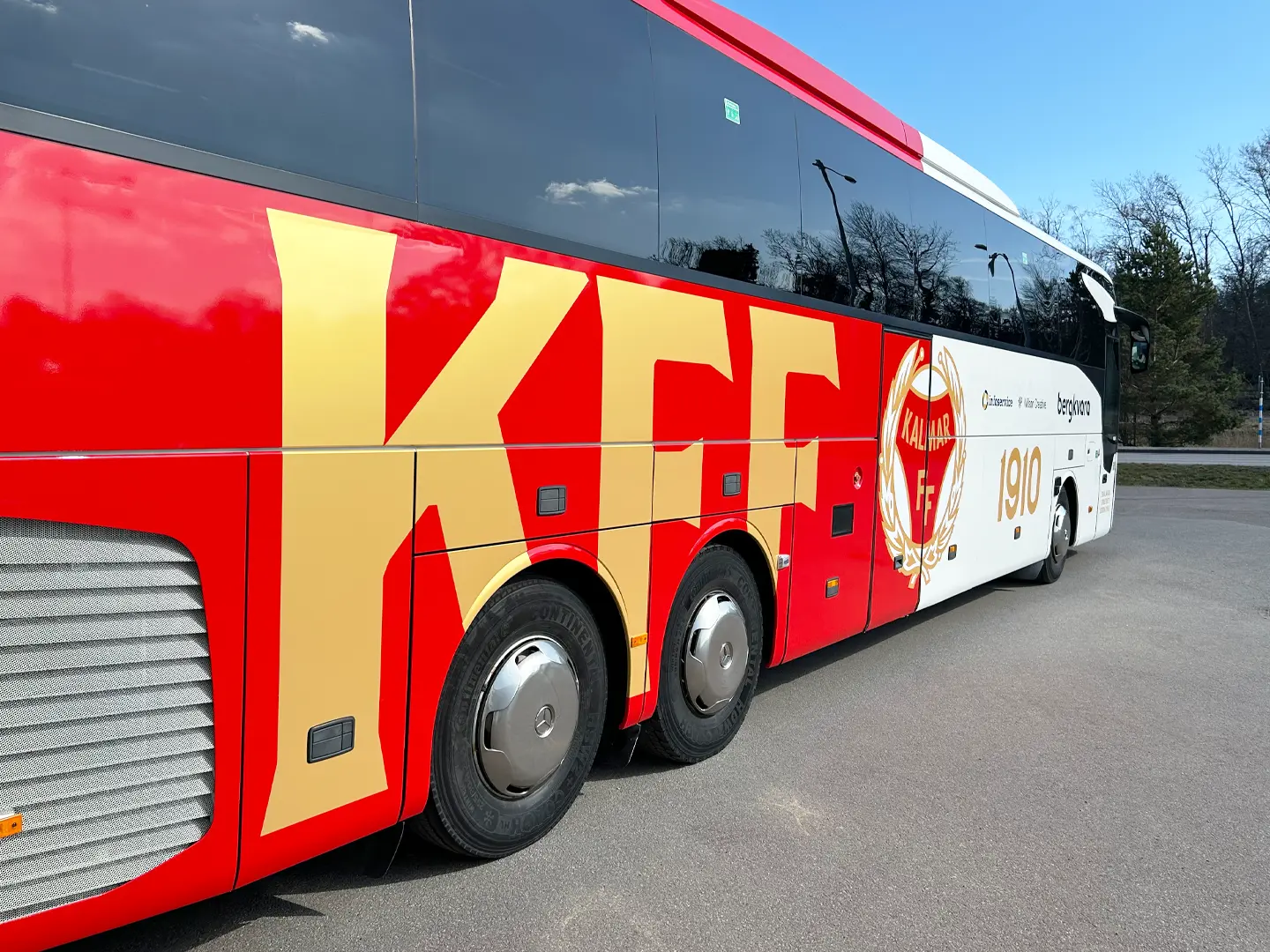 Monterad wrappingfolie buss till Kalmar FF